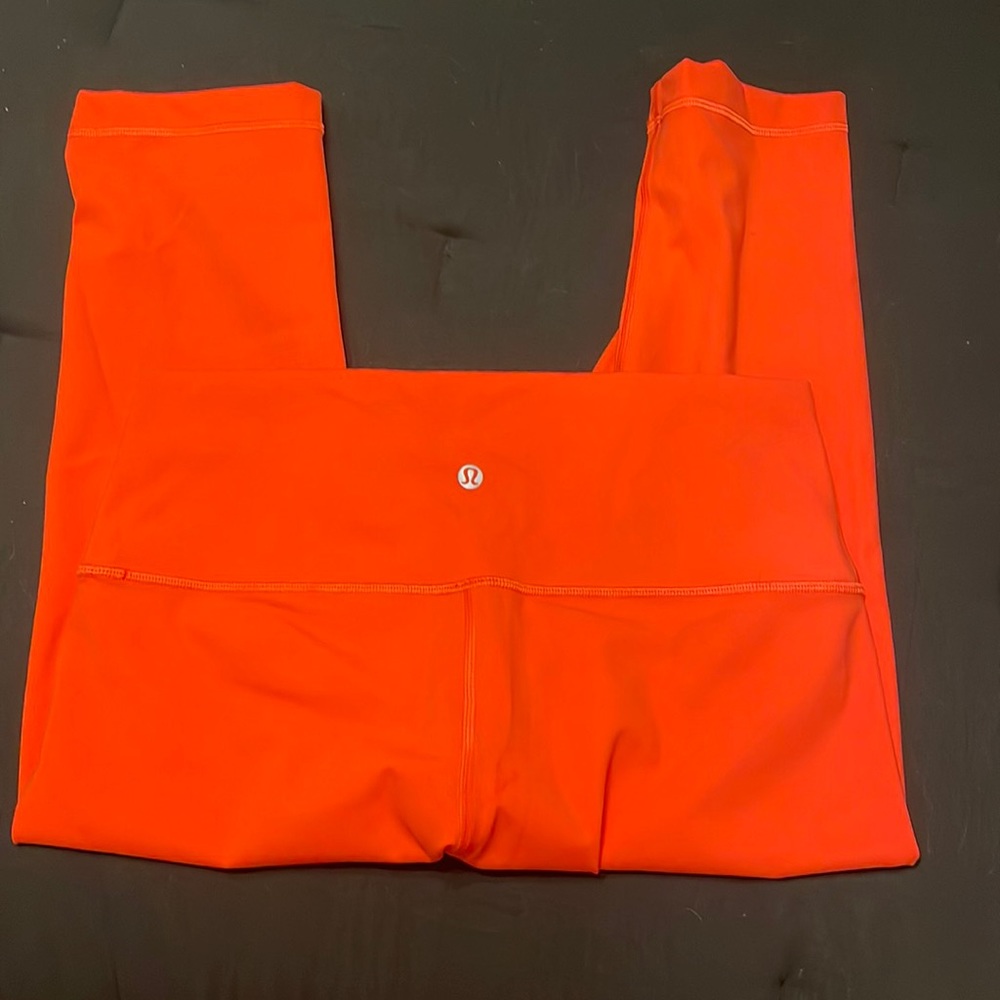 NWOT, bright orange womens lululemon crop leggings. Wunder Under size 10